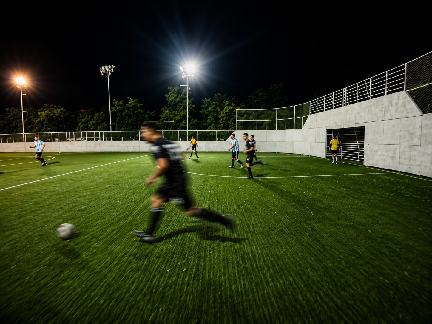BBVA Bancomer arrolla a Agencia Nissan en una noche de goles
